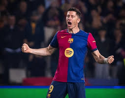 PA真人历史坐标：辉煌十年与迷失五年的鲜明对比-PA真人