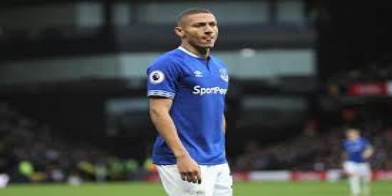 伤病阴云下的转会博弈：风险与机遇并存  -PA真人