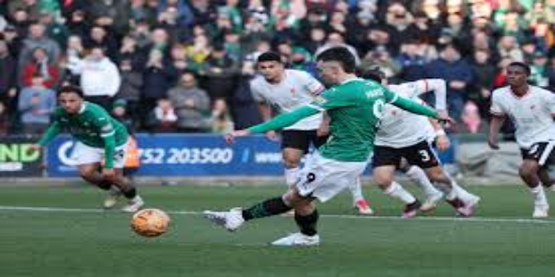 球迷情感与竞技策略的双重赌注  -PA真人